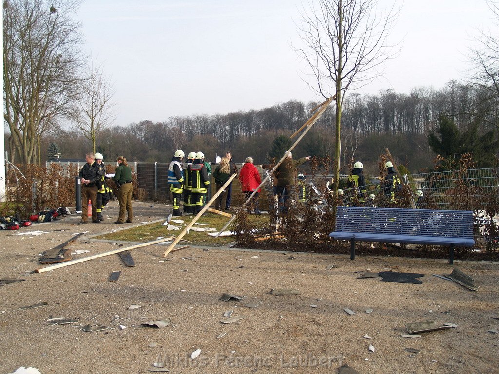 Gartenhaus in Koeln Vingst Nobelstr explodiert   P053.JPG